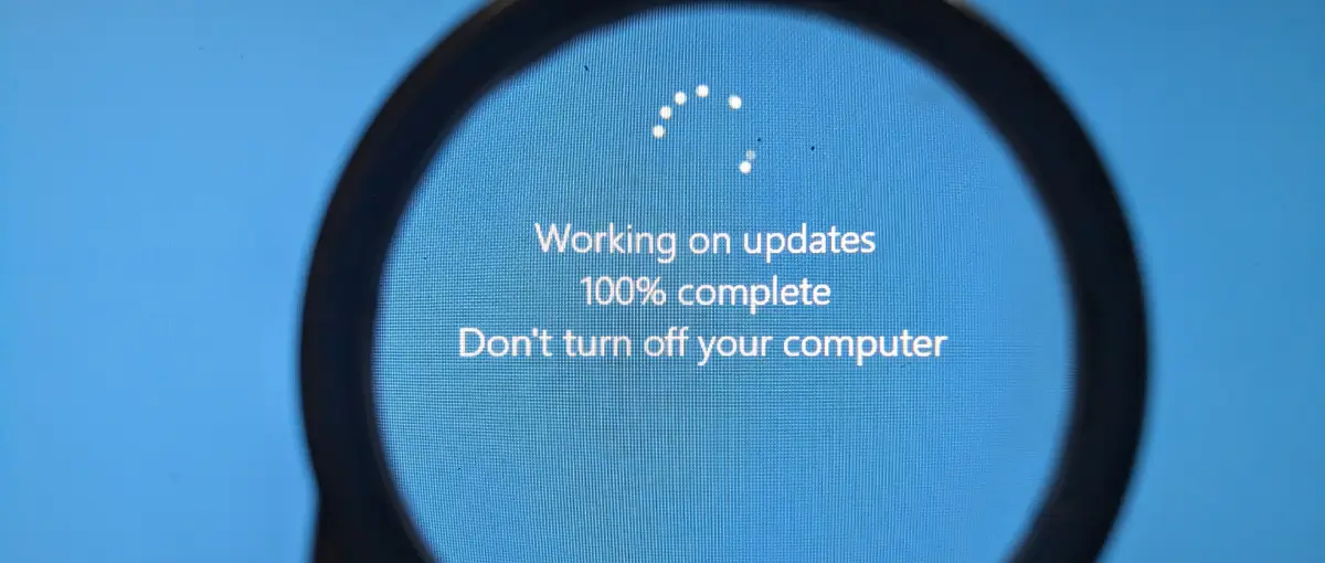 An image of a computer on the Windows Update screen.